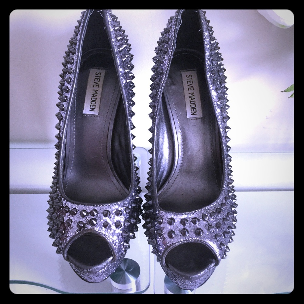Steve Madden Awwsome Silver Studded Peep Toe Shoe